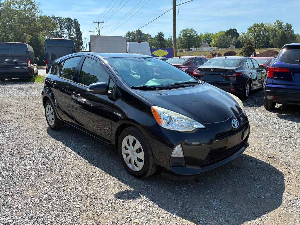 2014 Toyota Prius Image 2