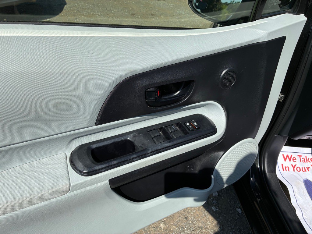 2014 Toyota Prius Image 8