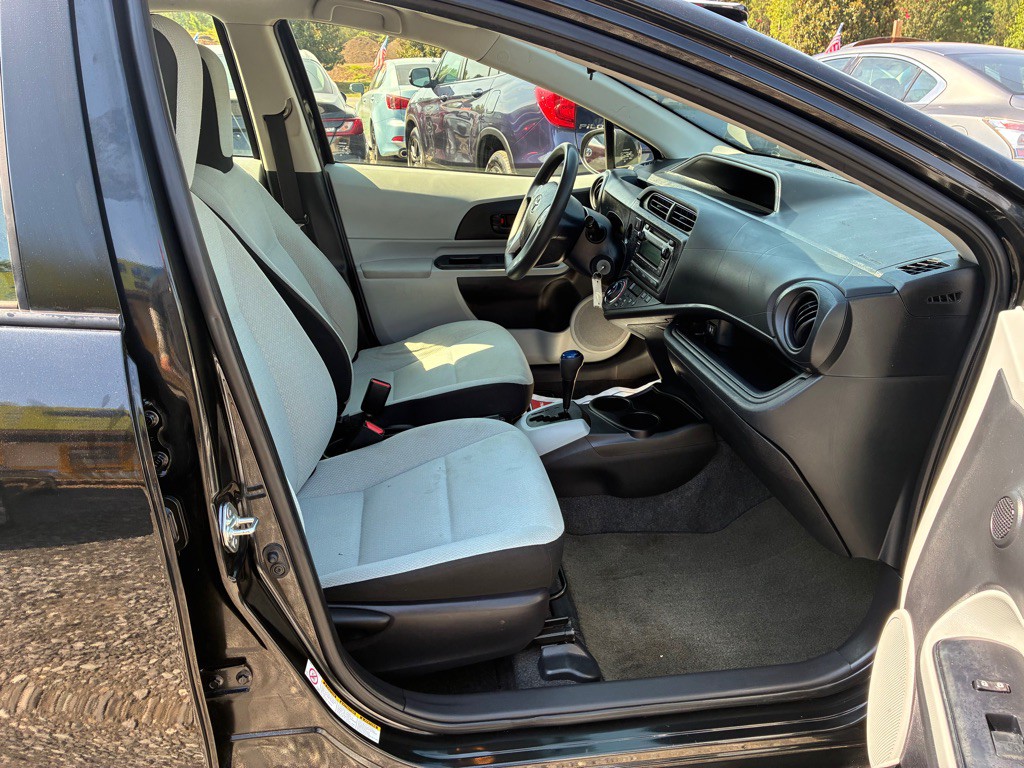 2014 Toyota Prius Image 11