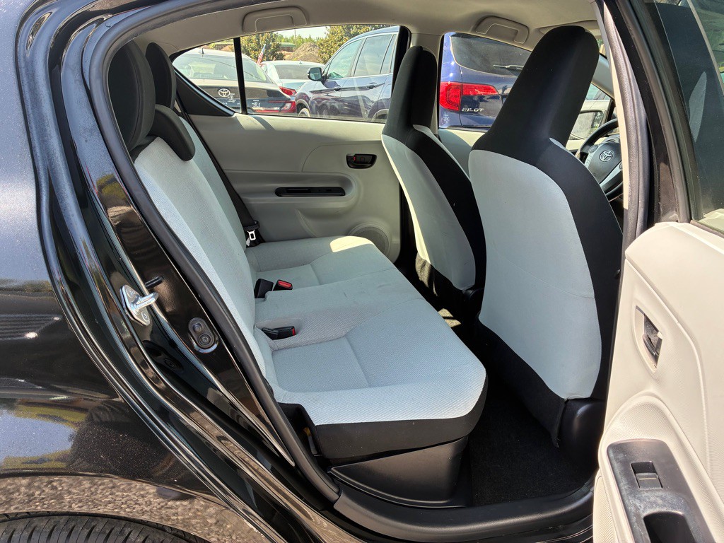 2014 Toyota Prius Image 12