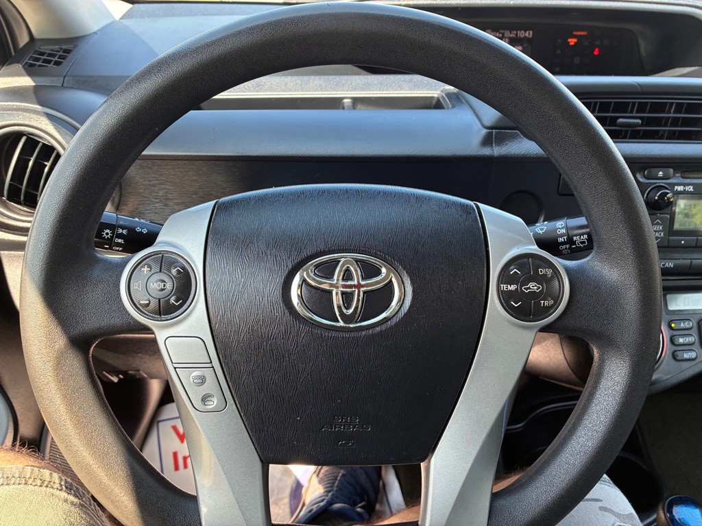 2014 Toyota Prius Image 13