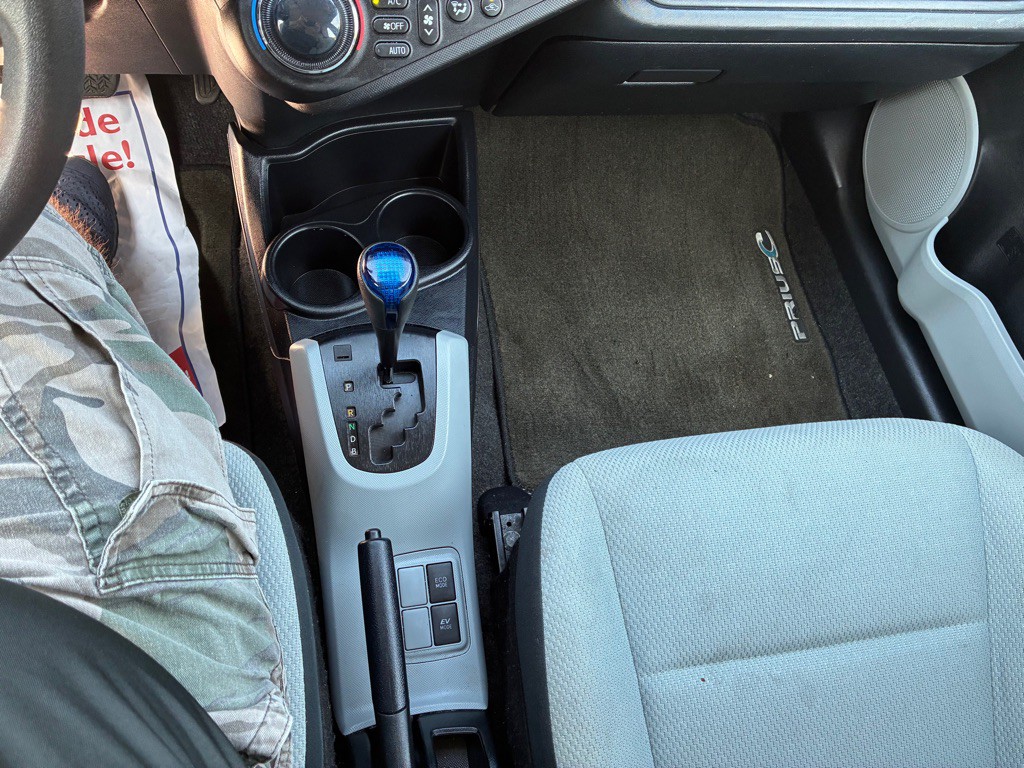 2014 Toyota Prius Image 17