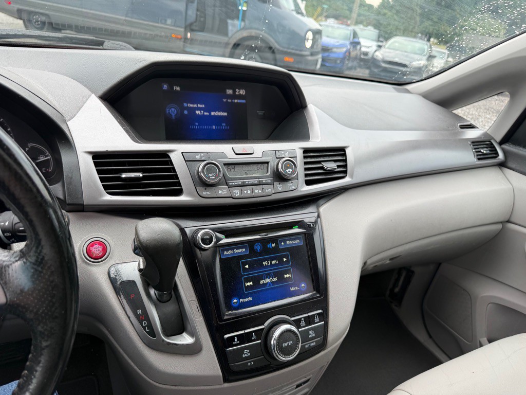 2015 Honda Odyssey Image 14