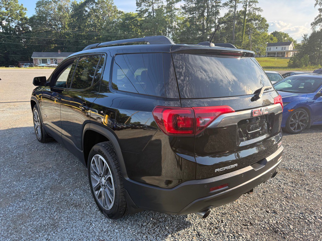 2017 GMC Acadia Image 2
