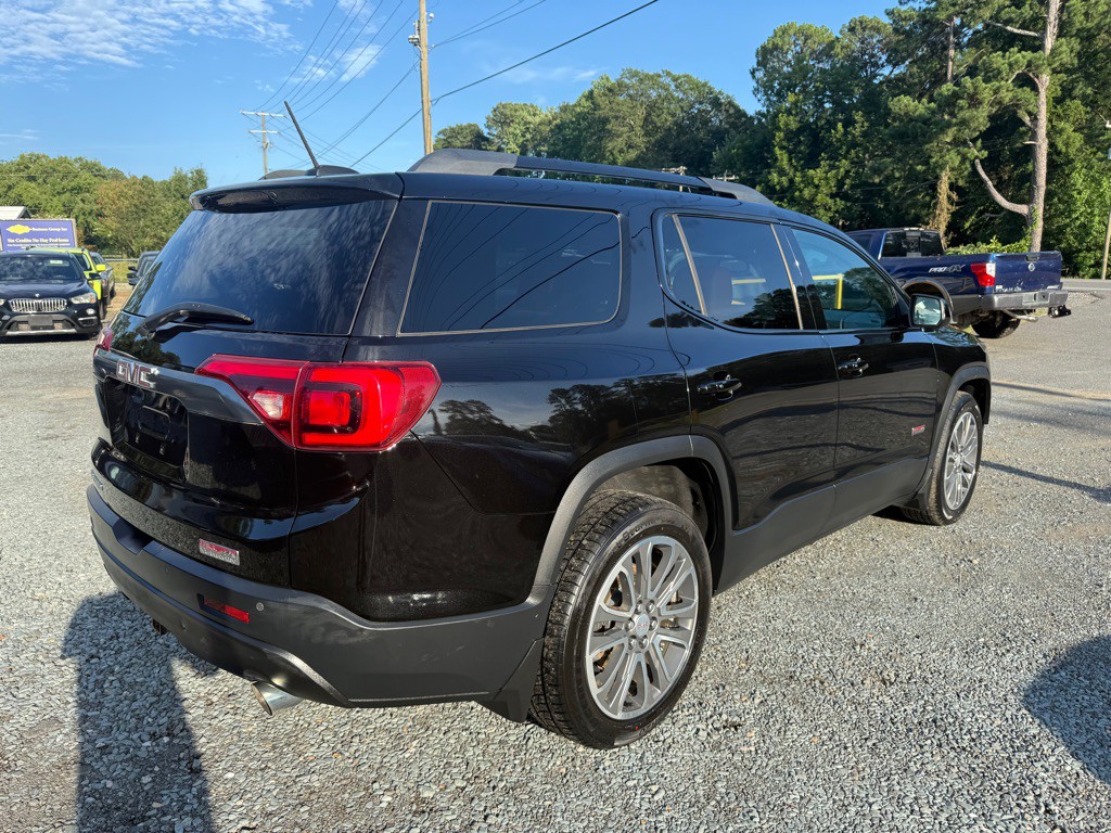 2017 GMC Acadia Image 4