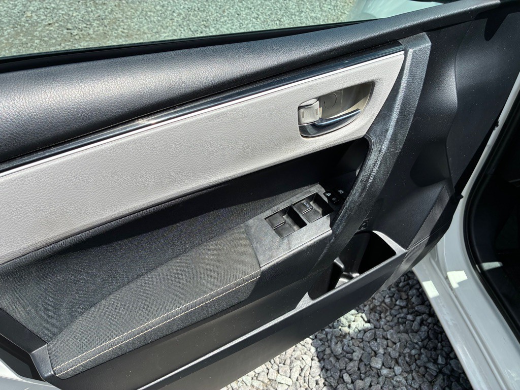 2017 Toyota Corolla Image 8