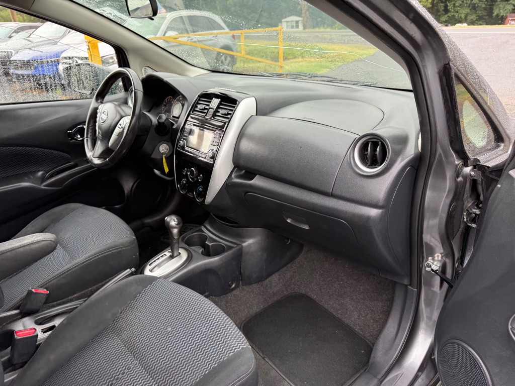 2016 Nissan Versa Image 7