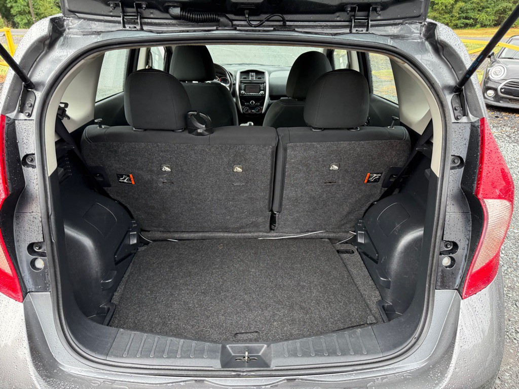 2016 Nissan Versa Image 9