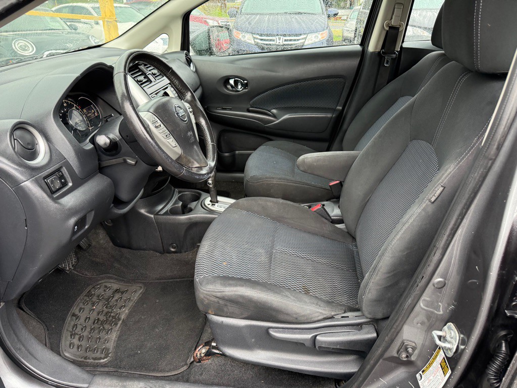 2016 Nissan Versa Image 11