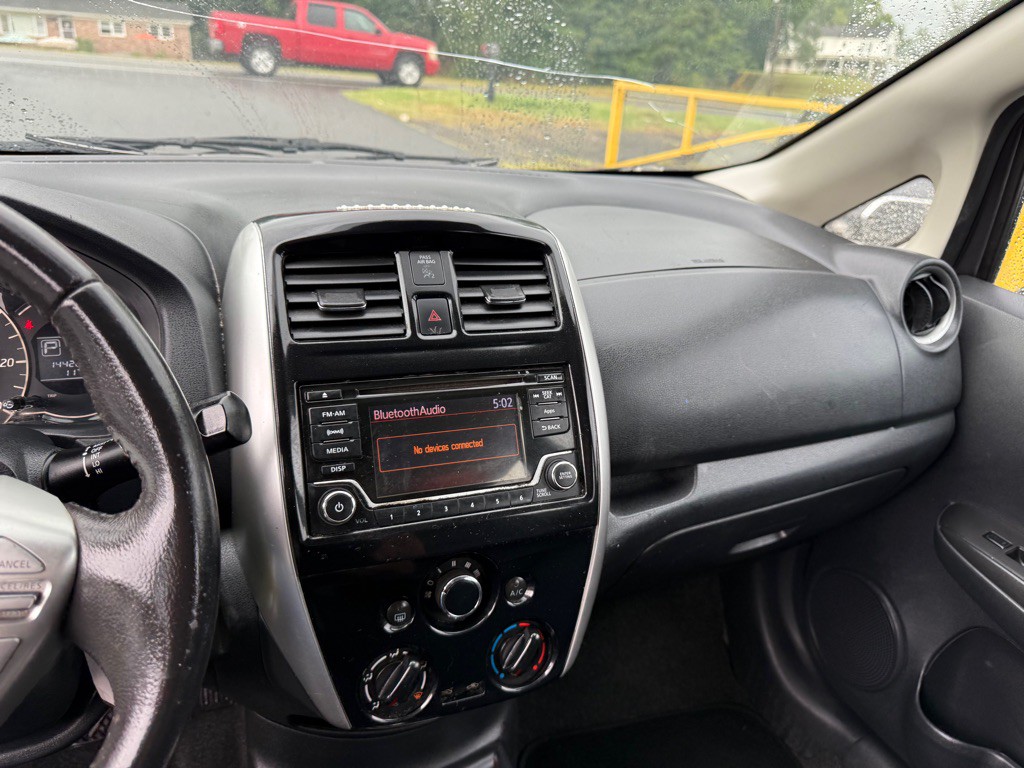 2016 Nissan Versa Image 14