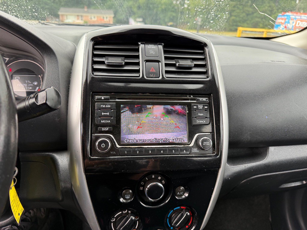 2016 Nissan Versa Image 15