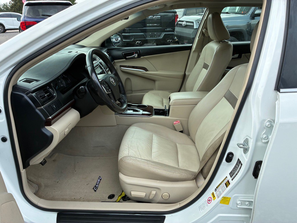 2012 Toyota Camry Image 9
