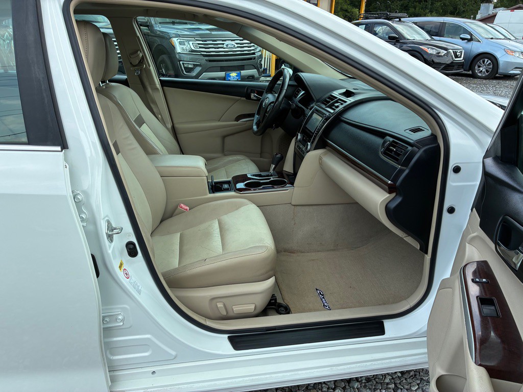 2012 Toyota Camry Image 11