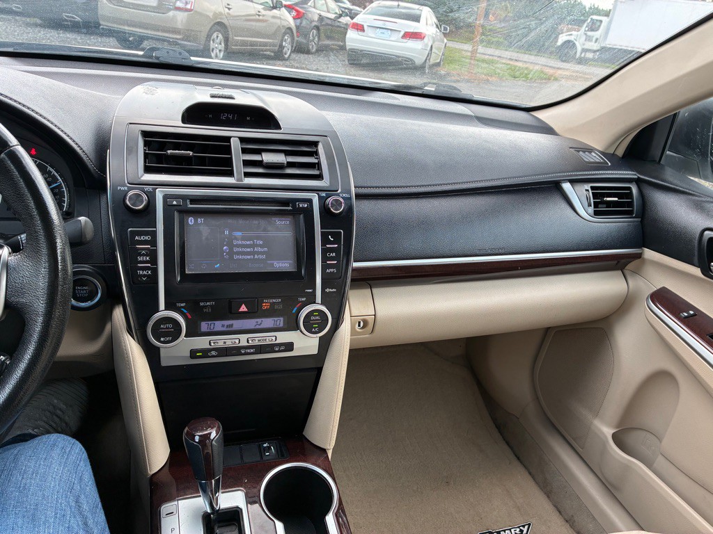 2012 Toyota Camry Image 16