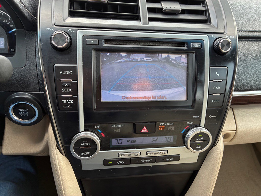 2012 Toyota Camry Image 17