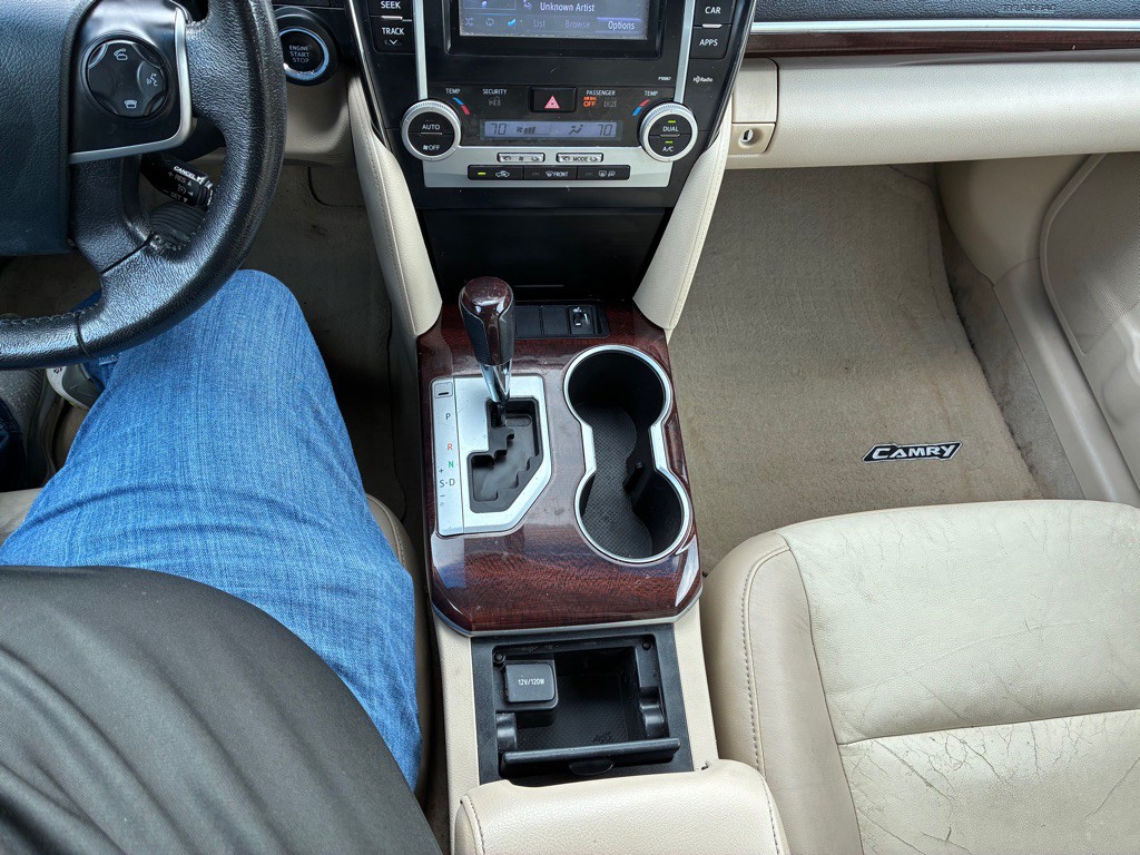 2012 Toyota Camry Image 18