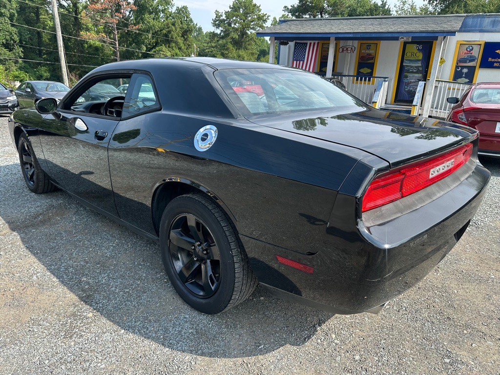 2013 Dodge Challenger Image 2