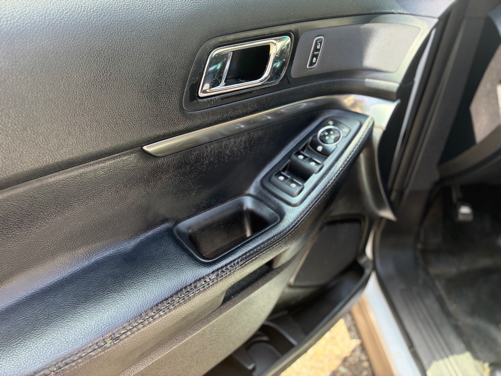 2016 Ford Explorer Image 11