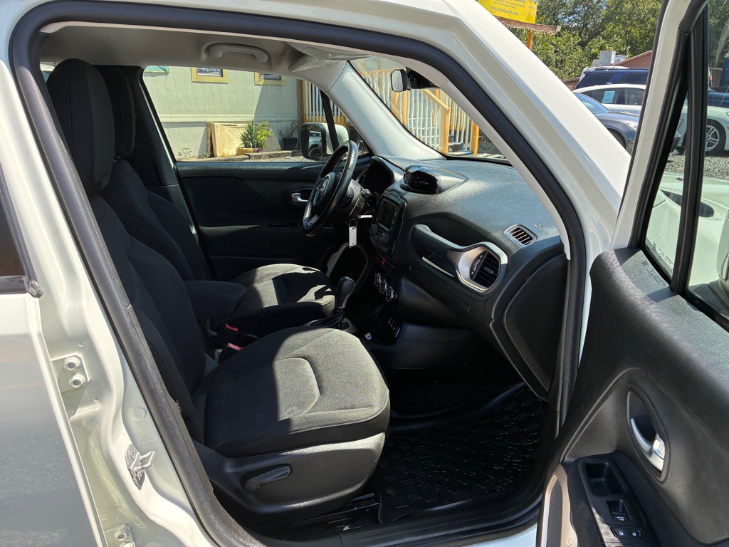2015 Jeep Renegade Image 9
