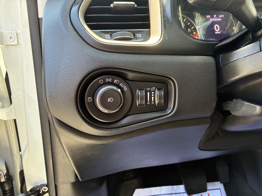 2015 Jeep Renegade Image 13