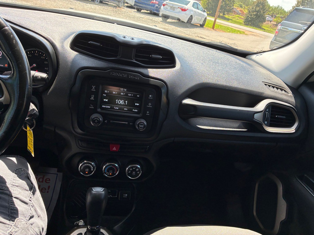 2015 Jeep Renegade Image 16