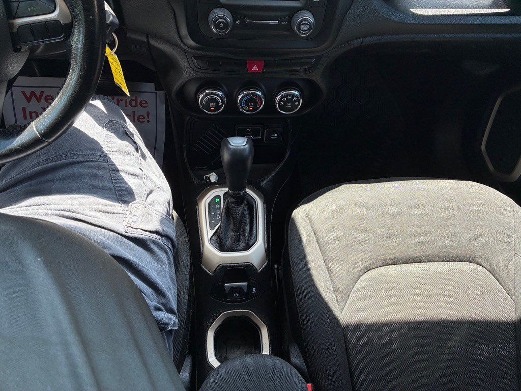 2015 Jeep Renegade Image 18