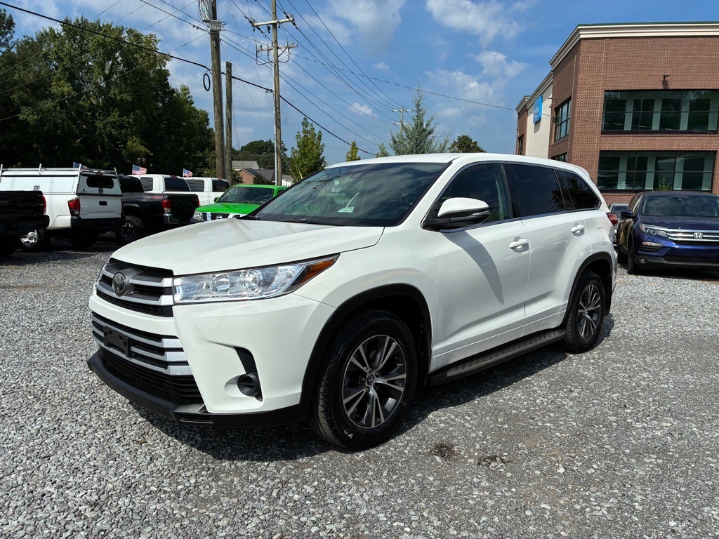 2017 Toyota Highlander Image 1