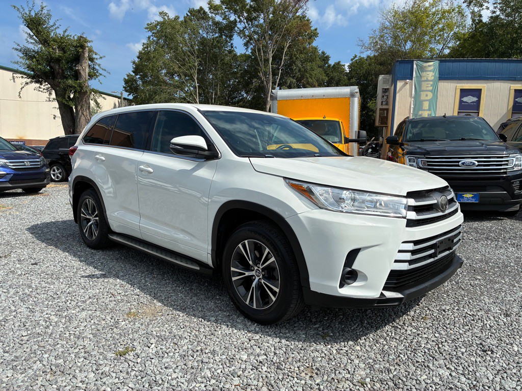 2017 Toyota Highlander Image 2