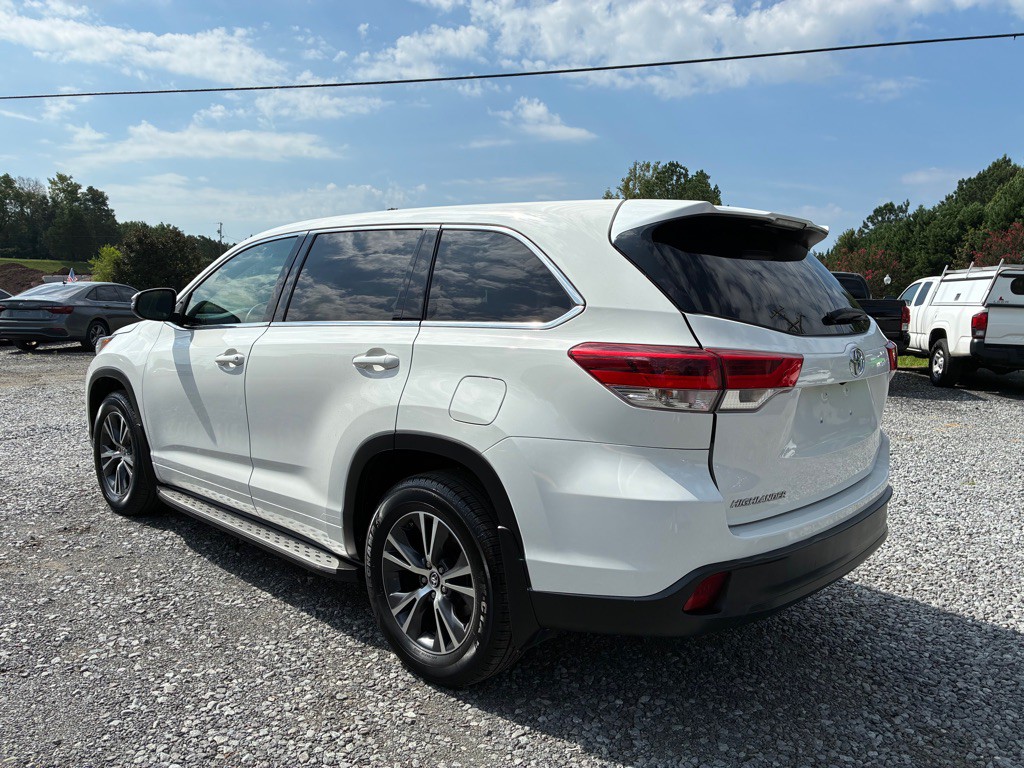 2017 Toyota Highlander Image 4