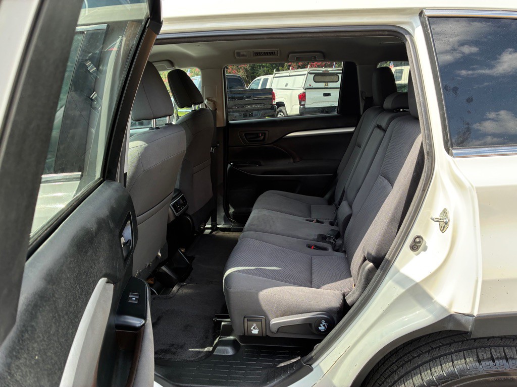2017 Toyota Highlander Image 8