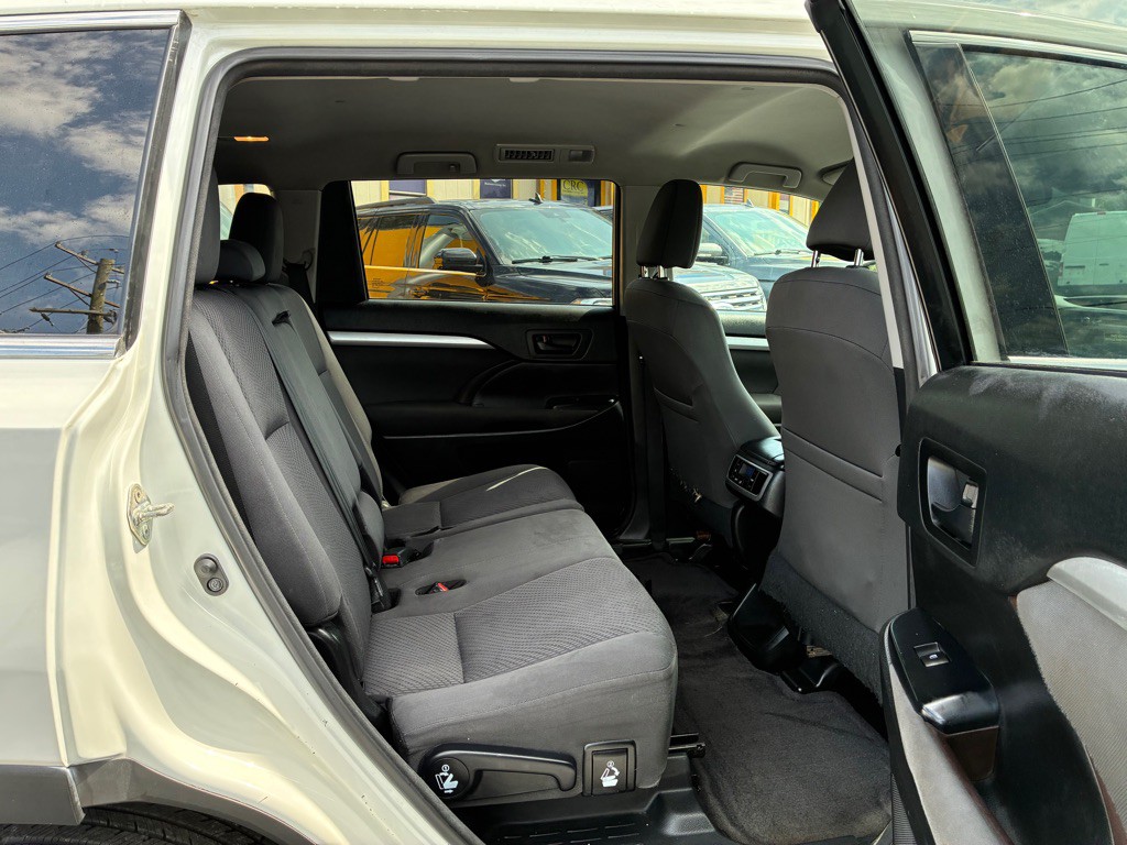 2017 Toyota Highlander Image 10