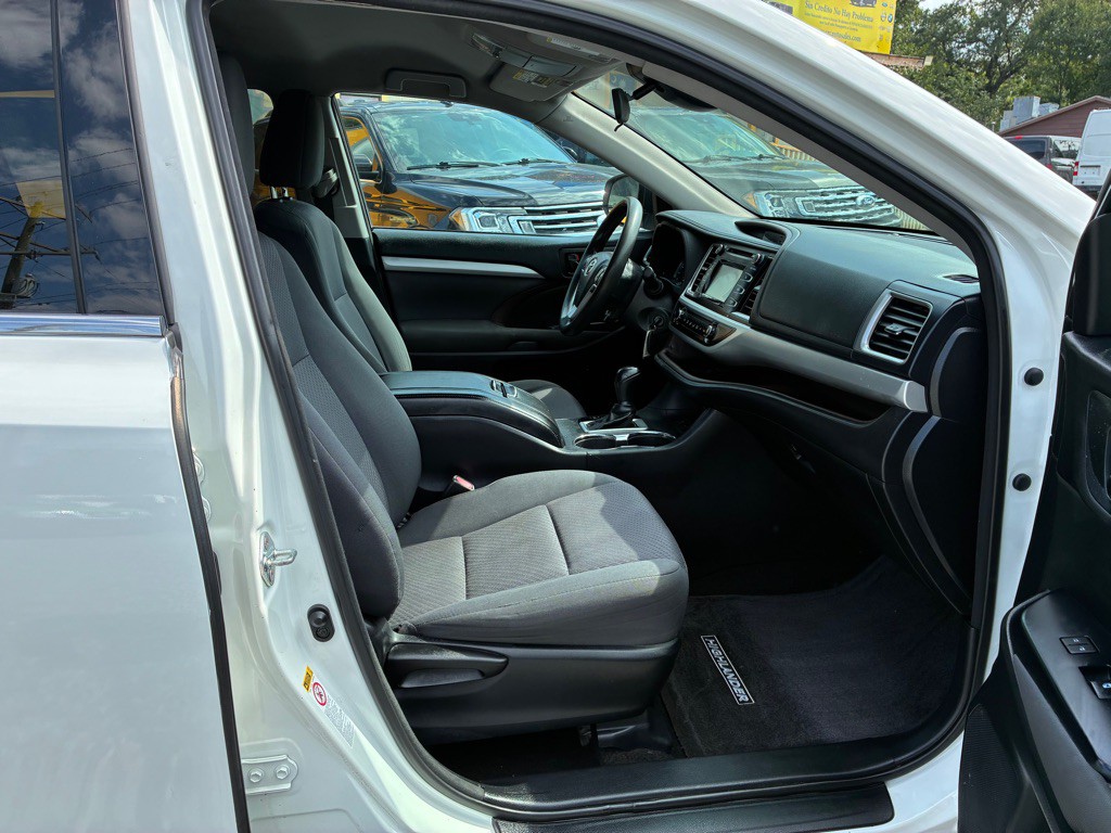 2017 Toyota Highlander Image 11