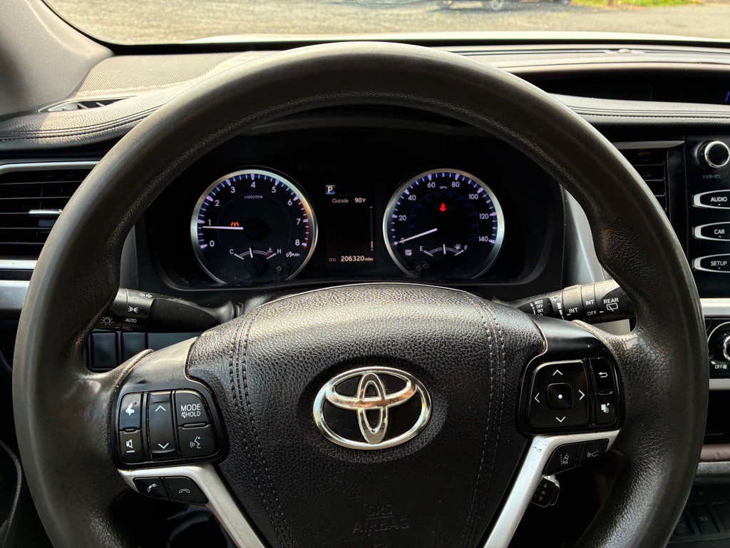 2017 Toyota Highlander Image 15