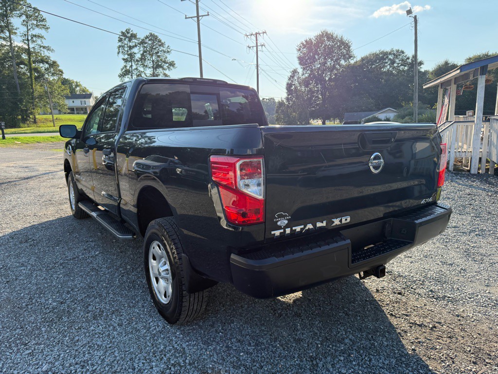 2017 Nissan Titan Image 2