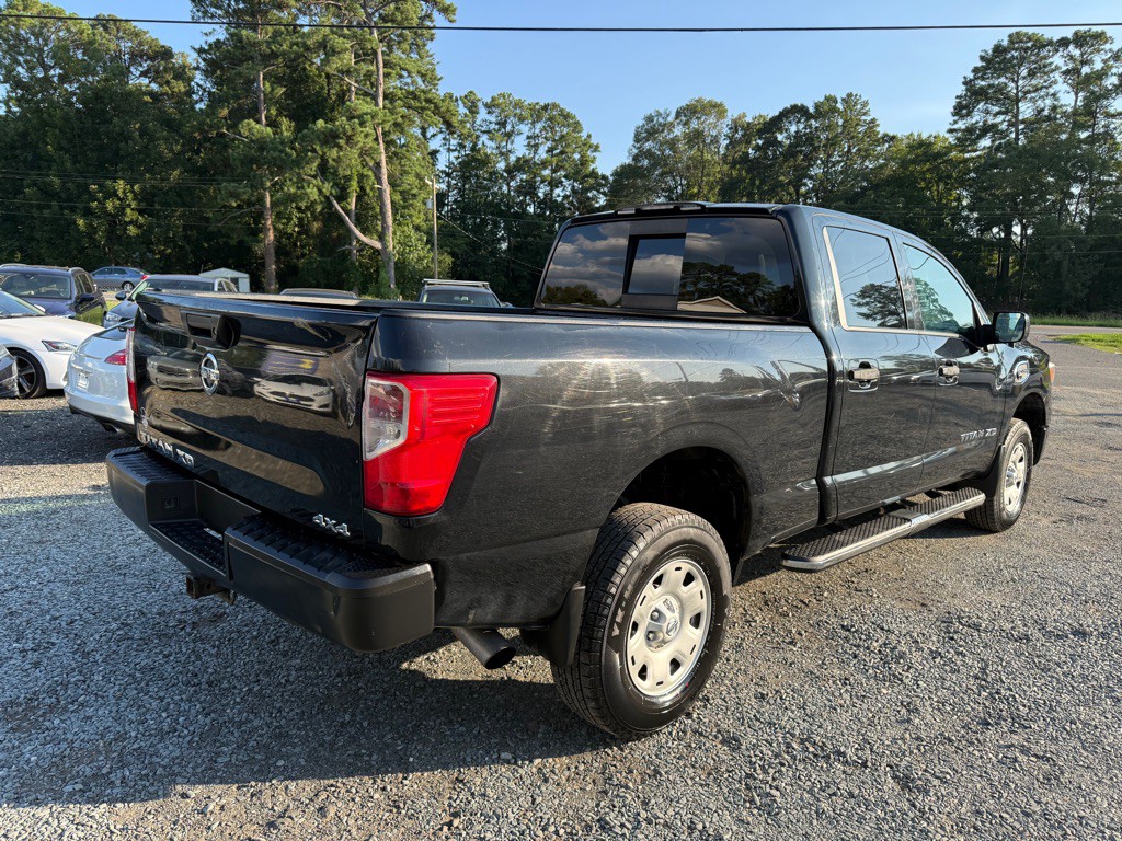 2017 Nissan Titan Image 3
