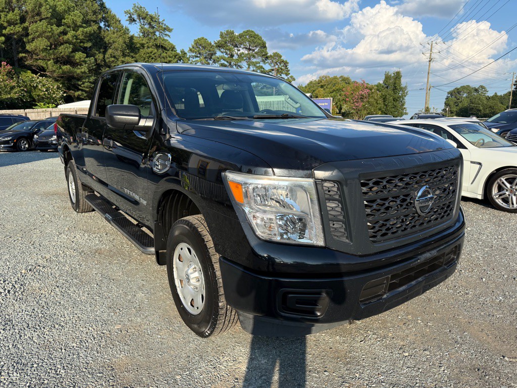 2017 Nissan Titan Image 4