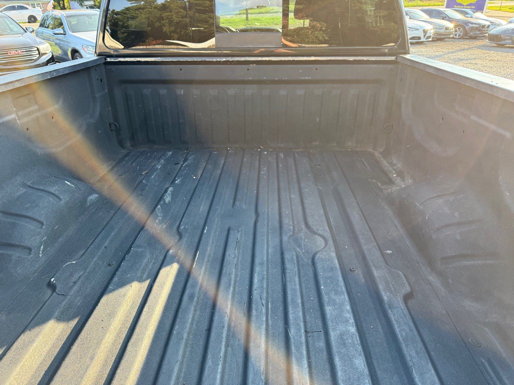 2017 Nissan Titan Image 9