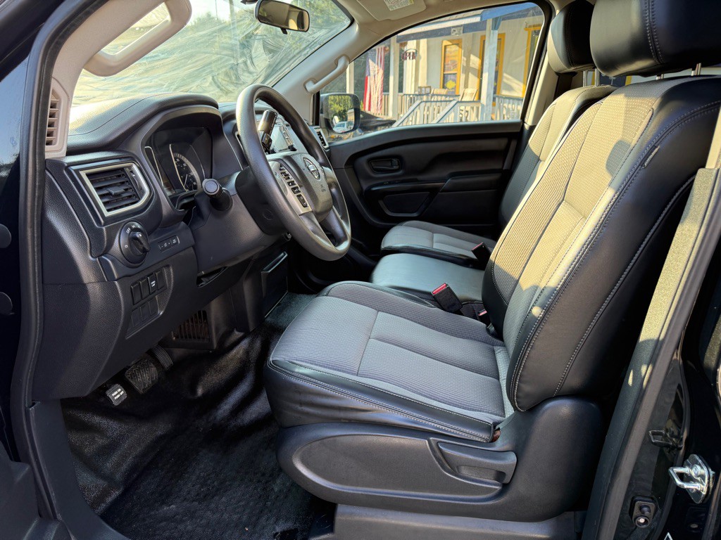 2017 Nissan Titan Image 11