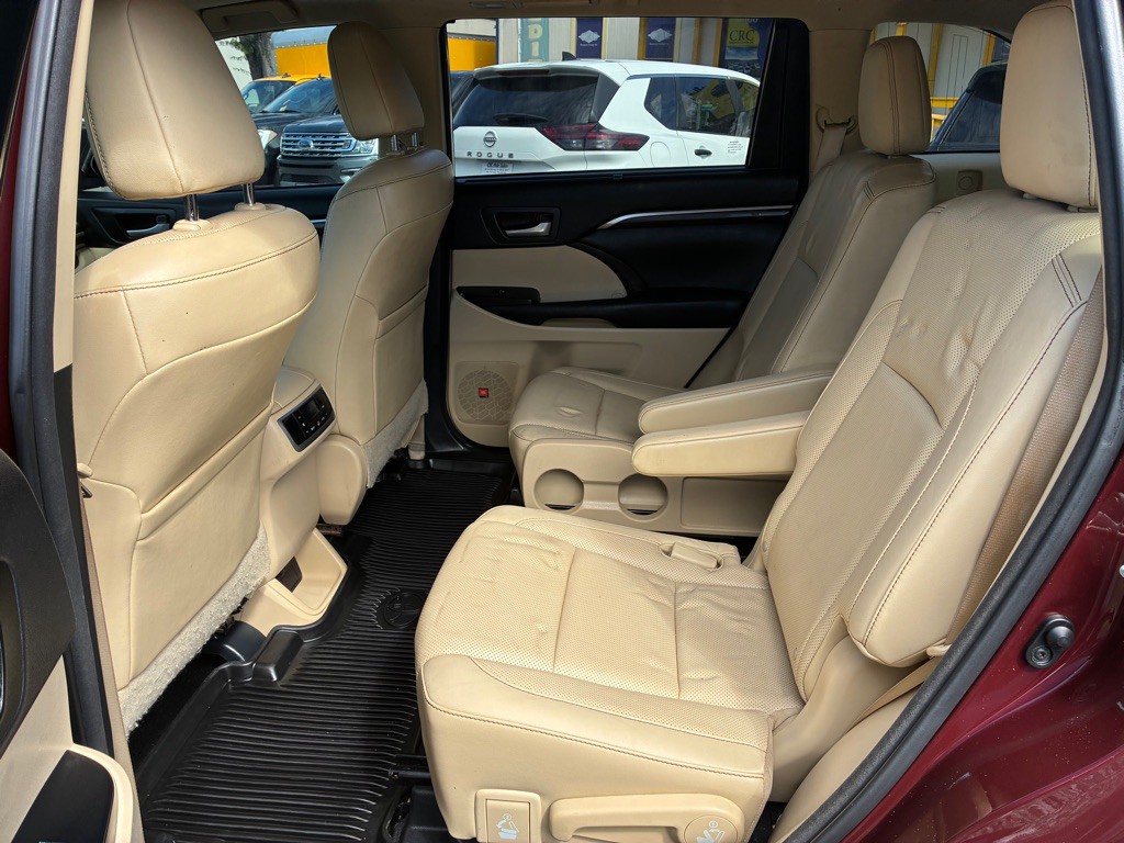 2015 Toyota Highlander Image 8