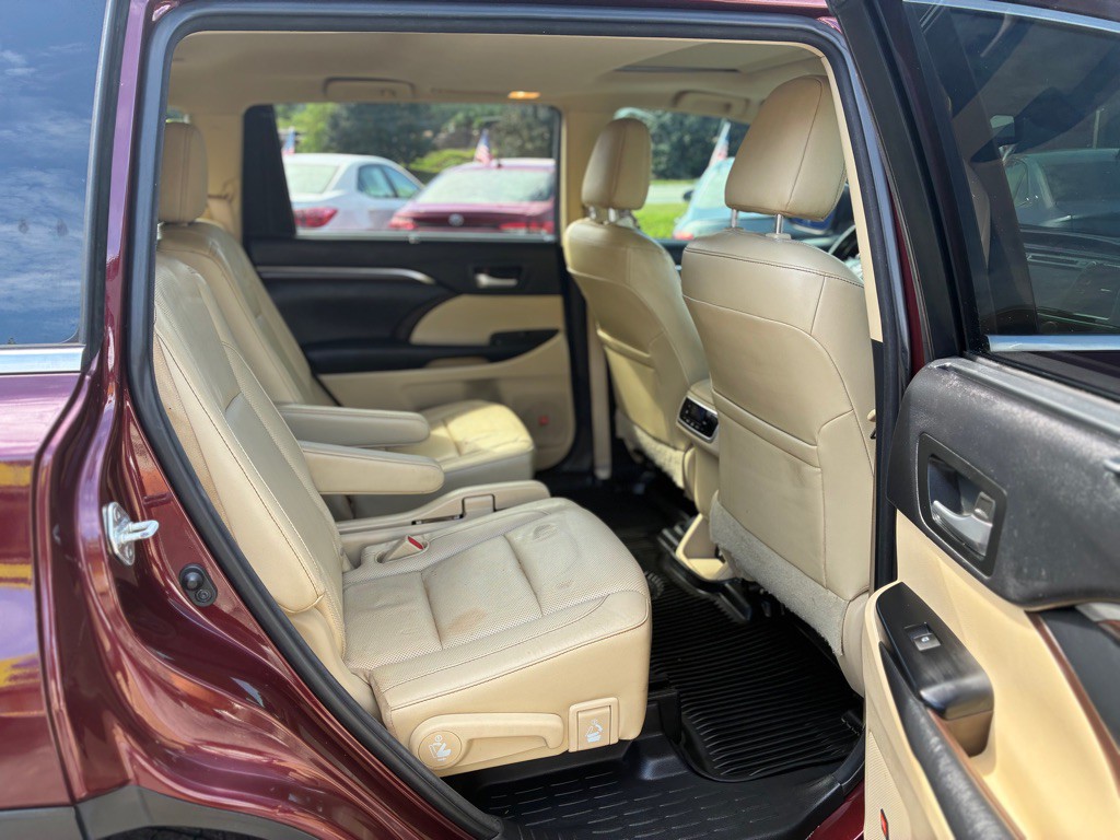 2015 Toyota Highlander Image 11