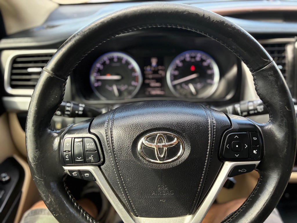 2015 Toyota Highlander Image 17
