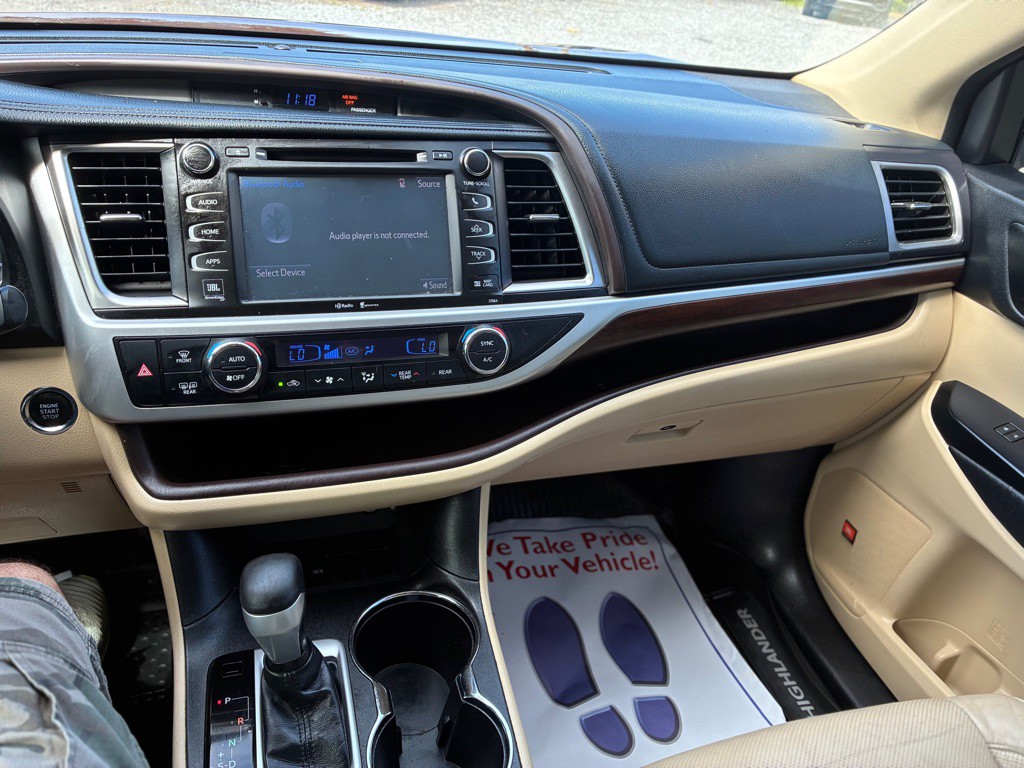 2015 Toyota Highlander Image 19