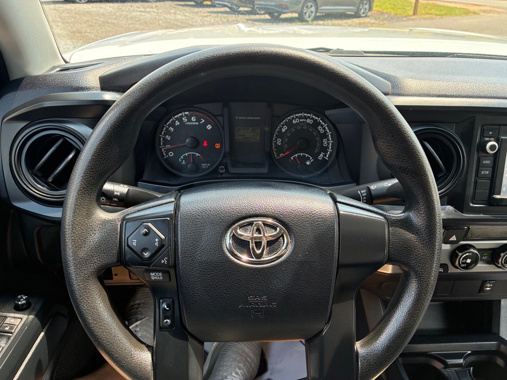 2016 Toyota Tacoma Image 11