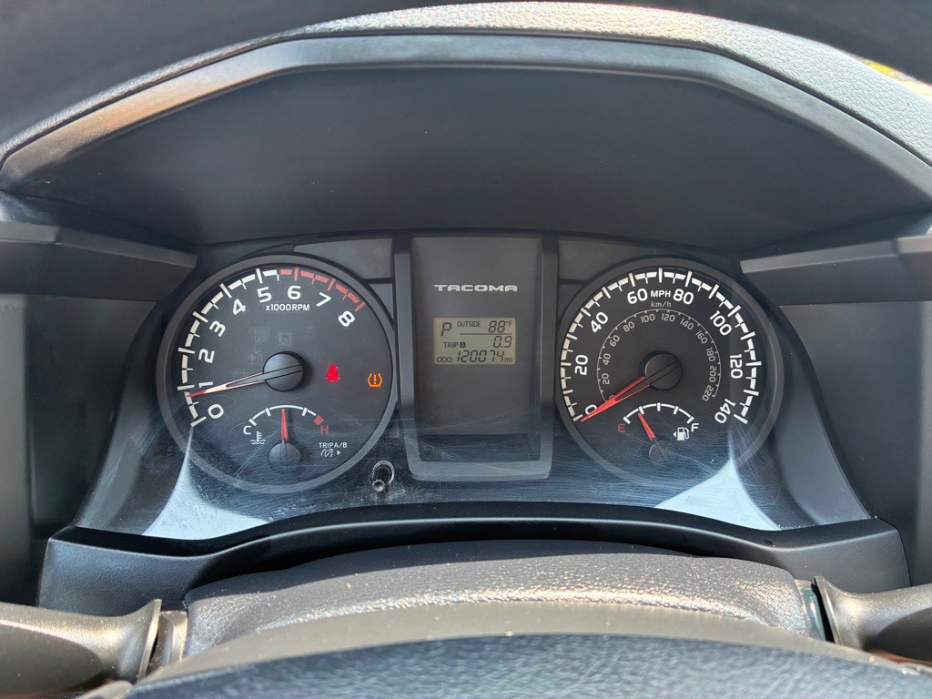 2016 Toyota Tacoma Image 12
