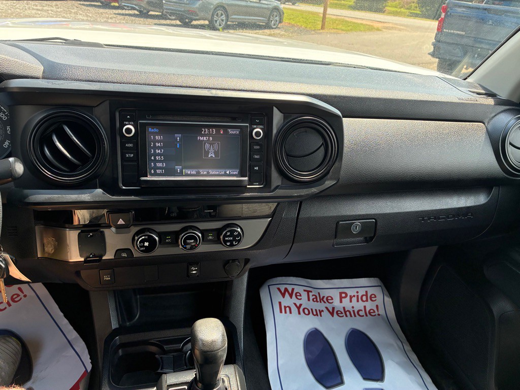 2016 Toyota Tacoma Image 13