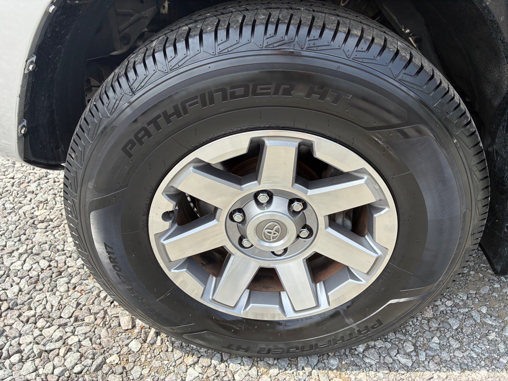 2016 Toyota 4Runner Image 6