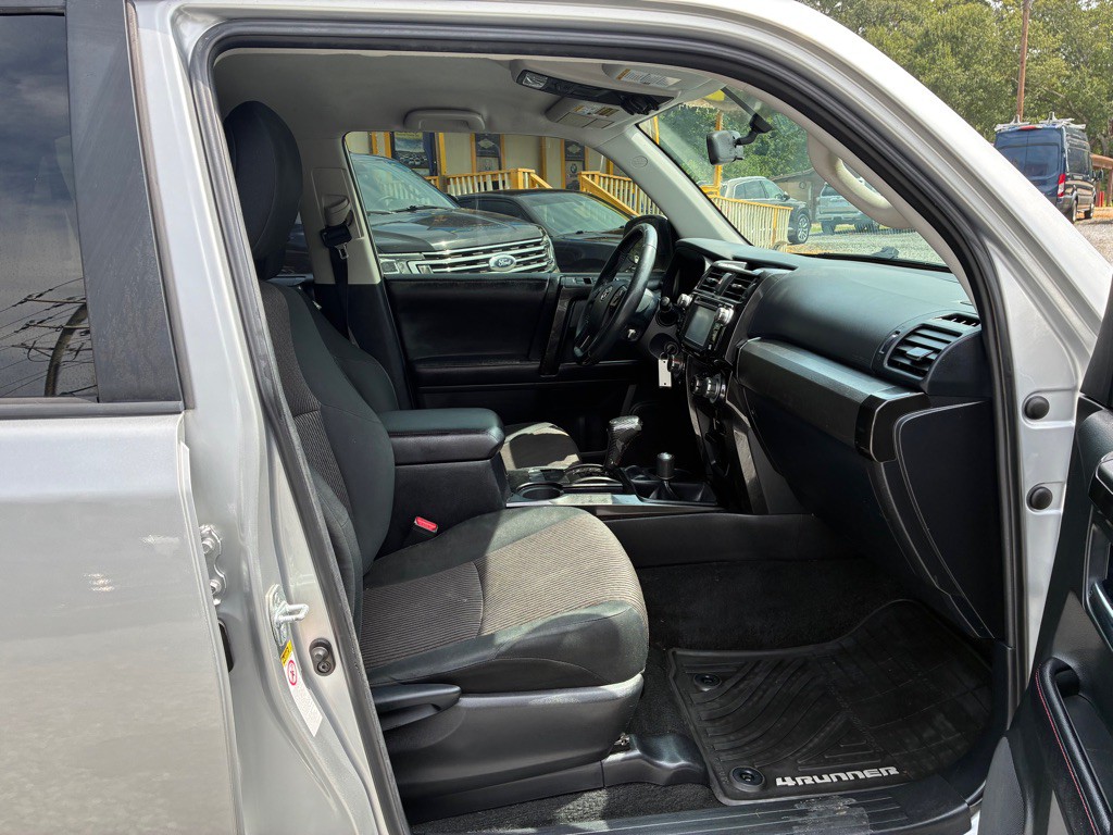 2016 Toyota 4Runner Image 9