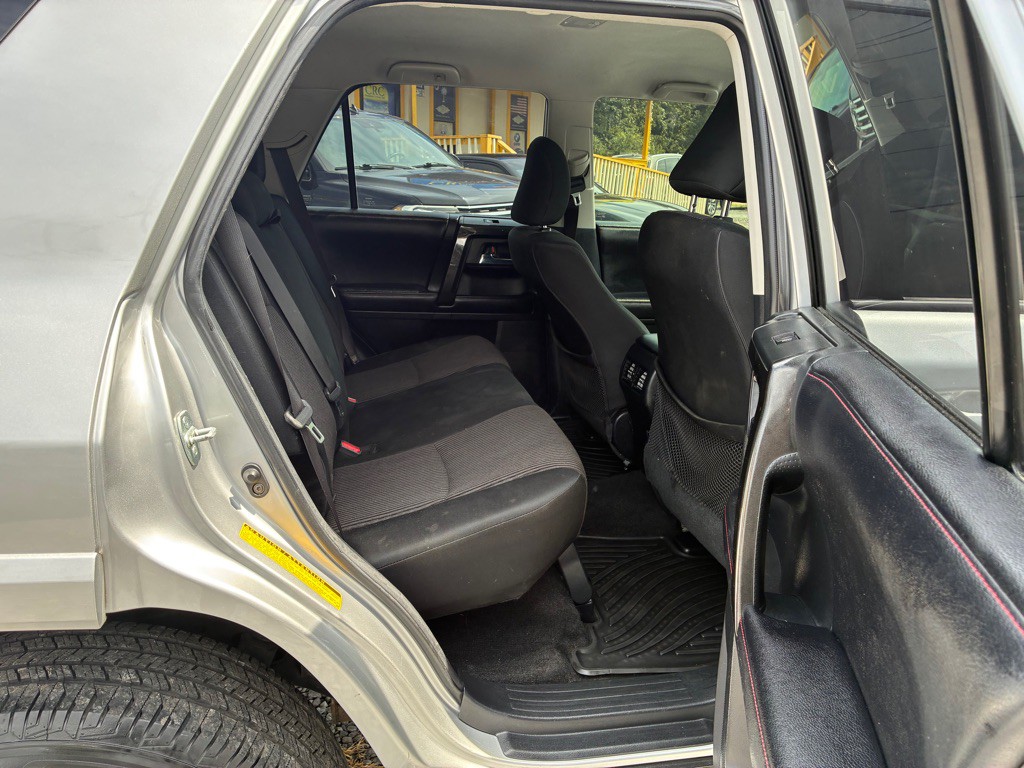 2016 Toyota 4Runner Image 10