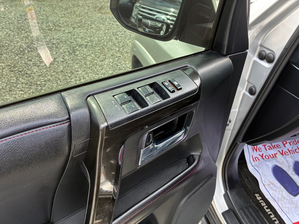 2016 Toyota 4Runner Image 12