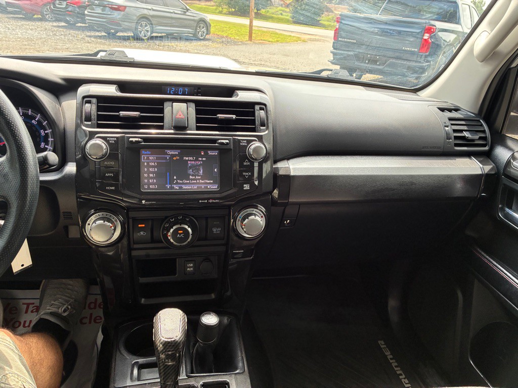 2016 Toyota 4Runner Image 15